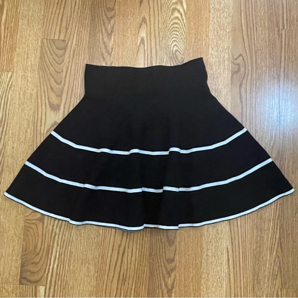 NWOT Hesperus sweater mini skater skirt (Sz M/L) black white stripe (stretchy)